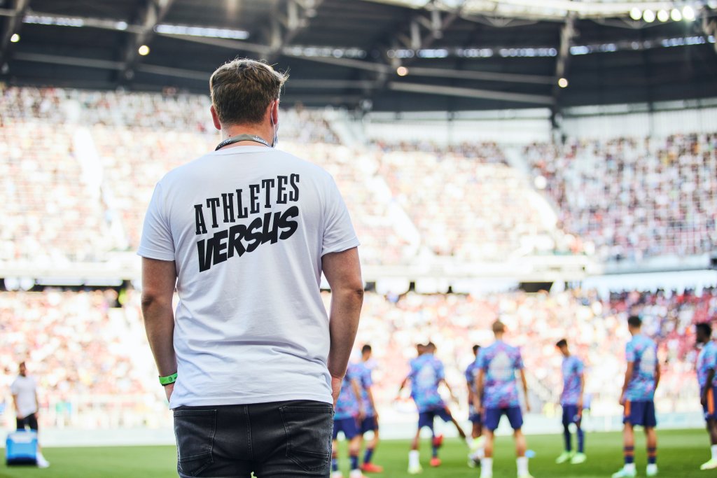 Referenzfoto von Match IQ und Athletes Versus für Hüfner Design beim Athletes Versus Cup von Real Madrid und AC Milan.