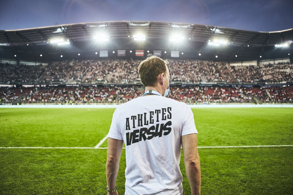 Referenzfoto von Match IQ und Athletes Versus für Hüfner Design beim Athletes Versus Cup von Real Madrid und AC Milan.